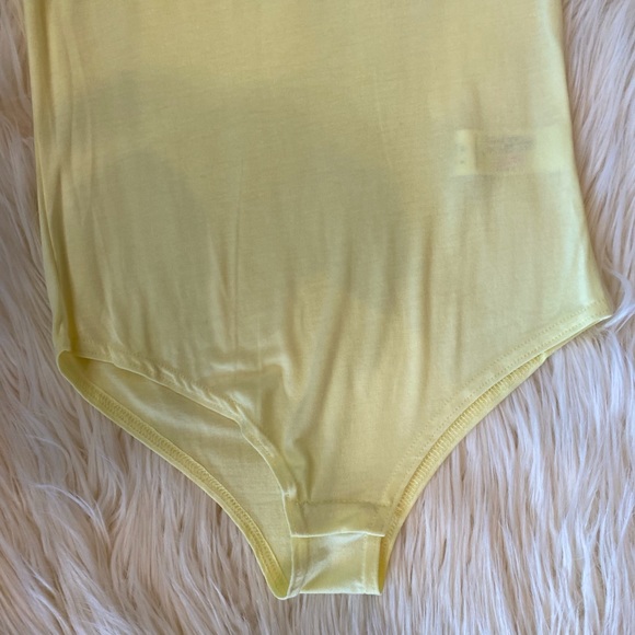 NWT Boohoo Yellow Sheer Bodysuit - Picture 3 of 4